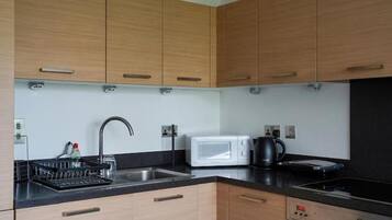 Cookware/dishes/utensils