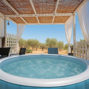 Bain à remous extérieur