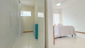 4 Schlafzimmer, Bügeleisen/Bügelbrett, Reisekinderbett, WLAN