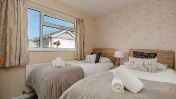 3 bedrooms, desk, iron/ironing board, free WiFi