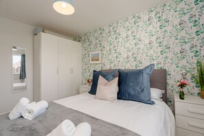 3 عدّة غرف نوم ومكتب ومكواة/لوح كي وواي فاي مجانًا