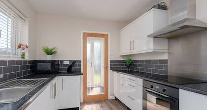 Moorland Bungalow | Private drive and garden |Central Clitheroe