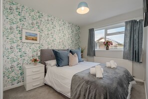 3 bedrooms, desk, iron/ironing board, free WiFi