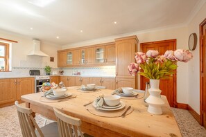 Dining - Pendle View Gatehouse – Lakeside Stay in the Ribble Valley (Clitheroe)