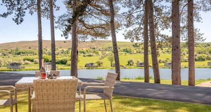 Pendle View Gatehouse – Lakeside Stay in the Ribble Valley