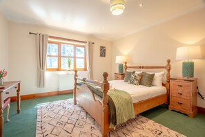 3 bedrooms, desk, iron/ironing board, free WiFi