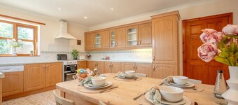 Pendle View Gatehouse – Lakeside Stay in the Ribble Valley