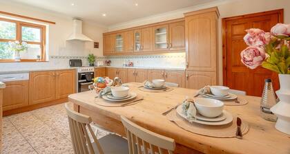 Pendle View Gatehouse – Lakeside Stay in the Ribble Valley