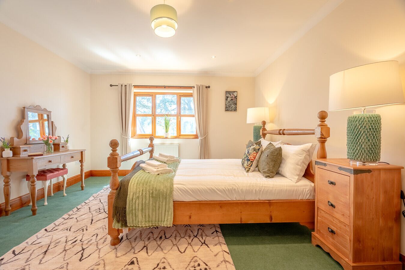 3 bedrooms, desk, iron/ironing board, free WiFi