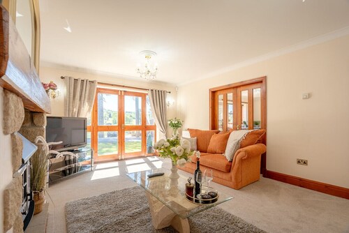 Pendle View Gatehouse – Lakeside Stay in the Ribble Valley
