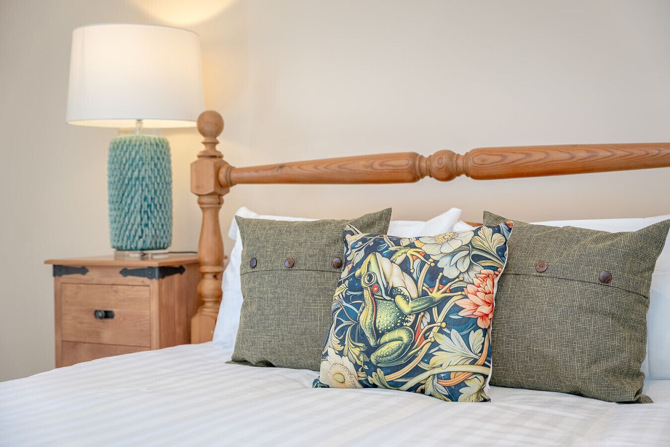 3 bedrooms, desk, iron/ironing board, free WiFi