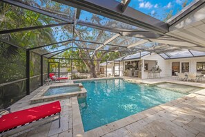 A heated pool - The Shaded Sanctuary: Enjoy this beautiful home surrounded by some of Florida's (Sarasota)