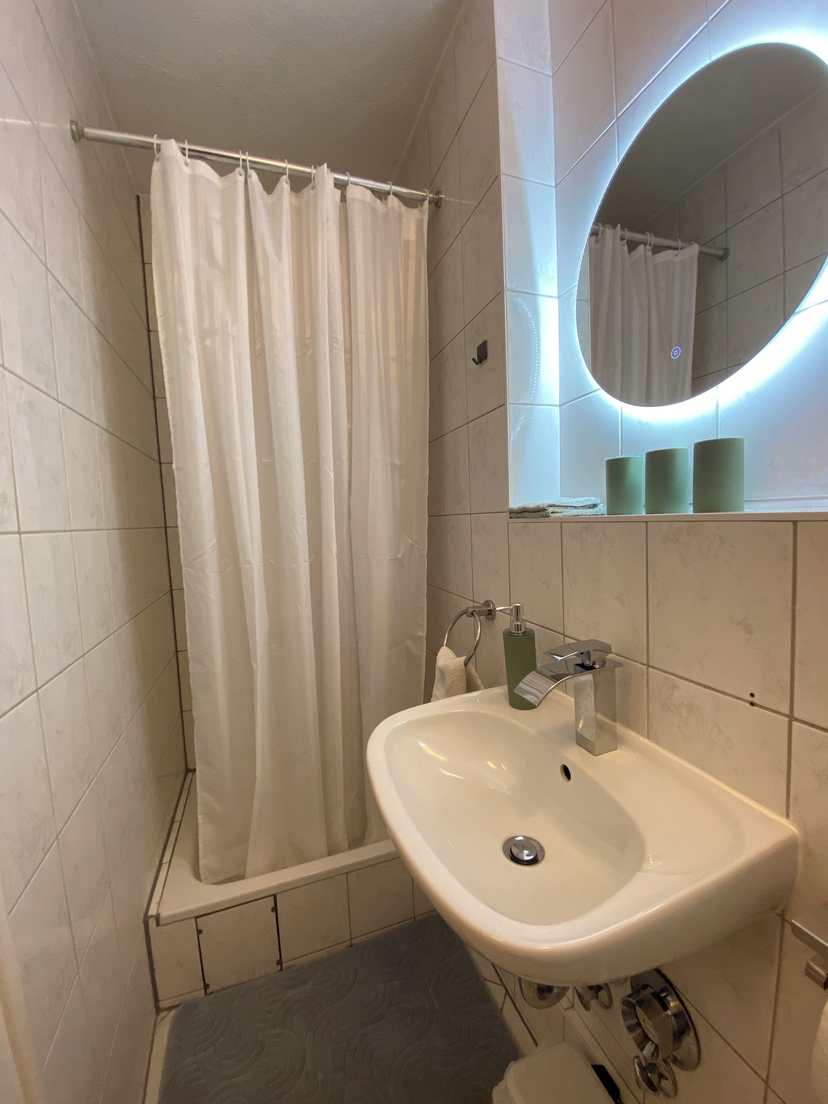 Dusche, Handtücher, Seife, Toilettenpapier