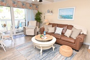 Smart TV, books - Sandpiper Cove Unit 2067 Beach Getaway Destin FL (Destin)