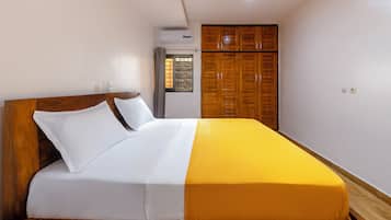 1 habitación, tabla de planchar con plancha, wifi y ropa de cama