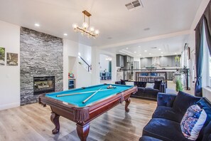 Games room - Bright & Modern Oasis | Spa, Pool, 10min to Strip (Las Vegas)
