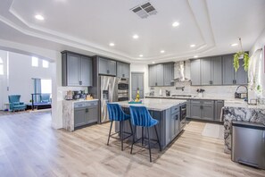 Private kitchen - Bright & Modern Oasis | Spa, Pool, 10min to Strip (Las Vegas)