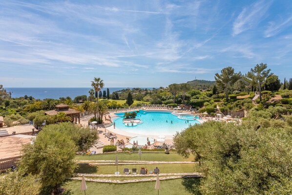 Pool - Holiday Home 'Cap Esterel Vue Mer' with Sea View, Wi-Fi and Air Conditioning (Saint-Raphaël)