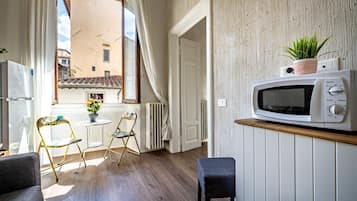 Suite familiar, vista a la ciudad (Milano) | Cortinas blackout, tabla de planchar con plancha y wifi gratis