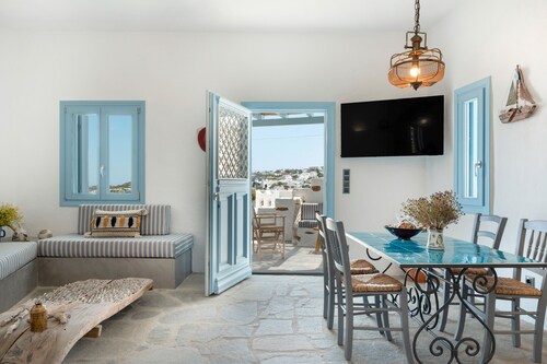 Holiday Home 'Sylvia's Home' with Sea View, Wi-Fi and Air Conditioning