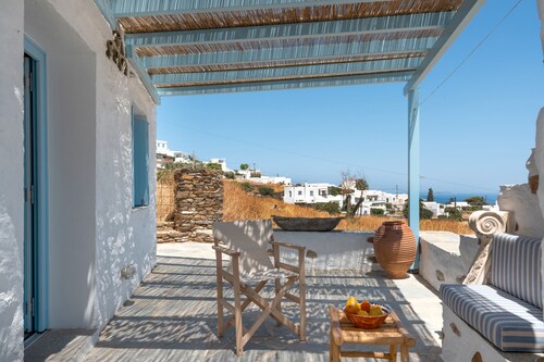 Holiday Home 'Sylvia's Home' with Sea View, Wi-Fi and Air Conditioning