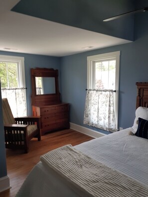 3 bedrooms, desk, travel cot, free WiFi