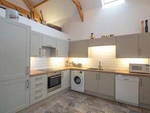 Refrigerador, microondas, placa de cocina, lavavajillas