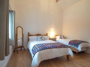 4 bedrooms, free WiFi, bed sheets