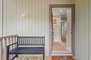 Interior - Fairway Oaks Villa! Lagoon views! Short 5-7 minute stroll to the beach! (Kiawah Island)