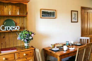 Dining - Y Dderwen, Aberaeron (Llanarth)