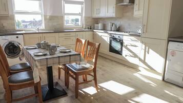 Cookware/dishes/utensils