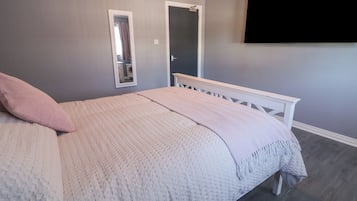 2 bedrooms, individually decorated, individually furnished, free WiFi