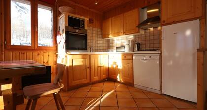Apartment 'Alpaga 8' with Private Terrace, Shared Garden and Wi-Fi