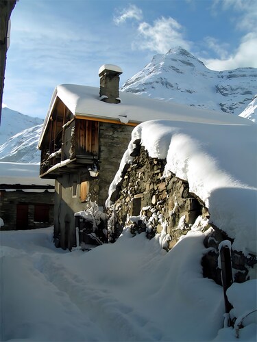 Apartment 'Alpaga 8' with Private Terrace, Shared Garden and Wi-Fi