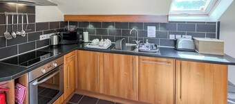 Lauras Loft - UK49740