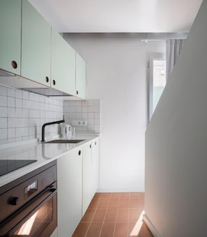 Apartment, 1 Bedroom | Dapur peribadi | Peti sejuk, ketuhar, dapur, cerek elektrik
