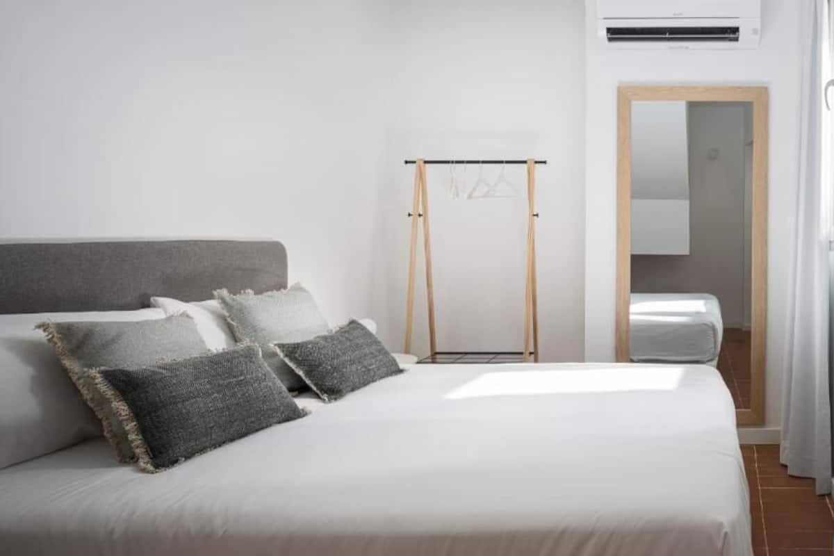 Apartment, 3 Bedrooms | 2 bilik tidur, meja, Wi-fi percuma
