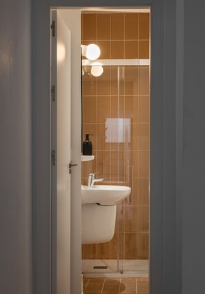 Appartement, 2 chambres | Salle de bain
