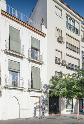 Front of property - Don Fadrique Apartments by Olala Homes (Seville)
