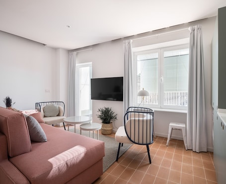 Apartment, 3 Bedrooms | Living area | 50-cm Smart TV with cable channels