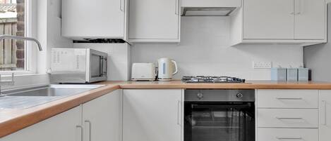 Refrigerador, microondas, horno, tostadora