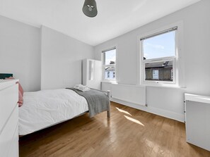 3 bedrooms, iron/ironing board, free WiFi, bed sheets