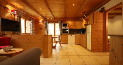 Appartement 'Chalet Alpaga 6' avec vue sur les montagnes, jardin partagé et Wi-Fi