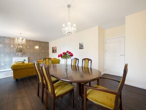 Dining - Charming and stylish flat in NW3 | Pass the Keys (London)