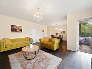 TV - Charming and stylish flat in NW3 | Pass the Keys (London)