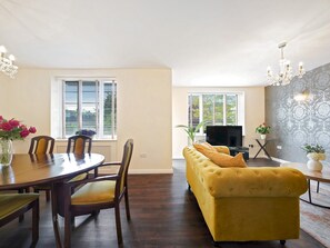 TV - Charming and stylish flat in NW3 | Pass the Keys (London)