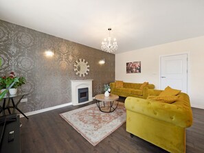 TV - Charming and stylish flat in NW3 | Pass the Keys (London)