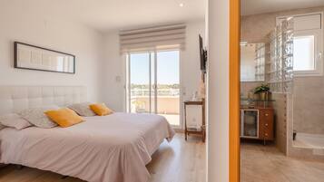 5 bedrooms, iron/ironing board, free WiFi, bed sheets