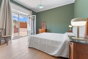 2 bedrooms, bed sheets - Apartment 'Di Pina' with Private Terrace, Shared Garden and Air Conditioning (Sant'Antioco)