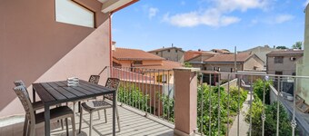 Apartment 'Di Pina' with Private Terrace, Shared Garden and Air Conditioning